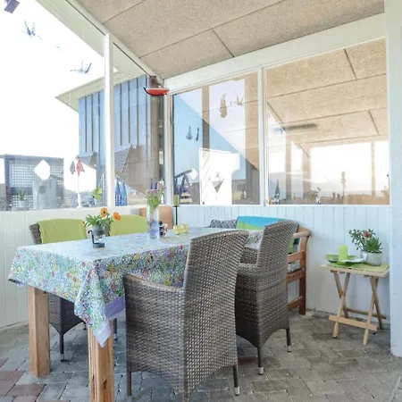 Feriehus Three-bedroom Holiday In