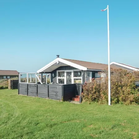 Three-bedroom Holiday In Feriehus