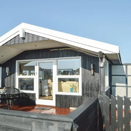 Feriehus Three-bedroom Holiday In